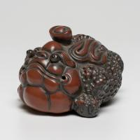 Чайная фигурка «Жаба с короной» из нисинской глины 
